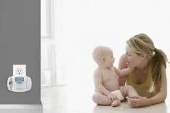 First Alert® - Plug-in White Carbon Monoxide Alarm With Battery Backup & Digital Display -Magma Store 1039746 11