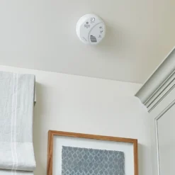 First Alert® - White Surface Mount Interconnected Smoke/Carbon Monoxide Alarm -Magma Store 1039839 7