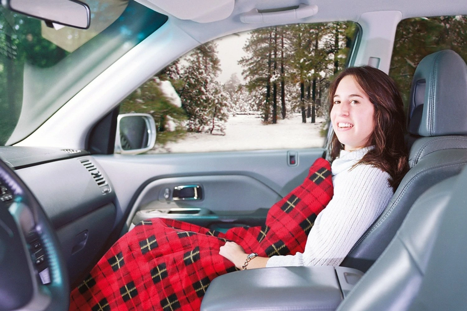 MAXSA® 20014 - Comfy Cruise™ 12V DC Fleece Electric Heated Blanket 2 MAXSA® 20014 - Comfy Cruise™ 12V DC Fleece Electric Heated Blanket - Image 2