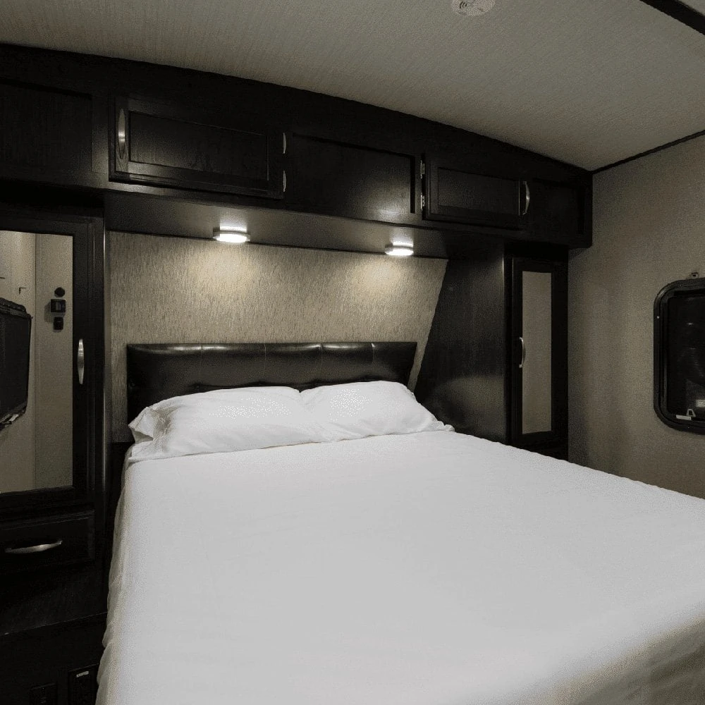 Thomas Payne® - Microfiber Narrow King White RV Sheet Set 2 Thomas Payne® - Microfiber Narrow King White RV Sheet Set - Image 2