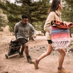 Weber® - Traveler Portable Liquid Propane Gas Grill -Magma Store 9010001 3 1