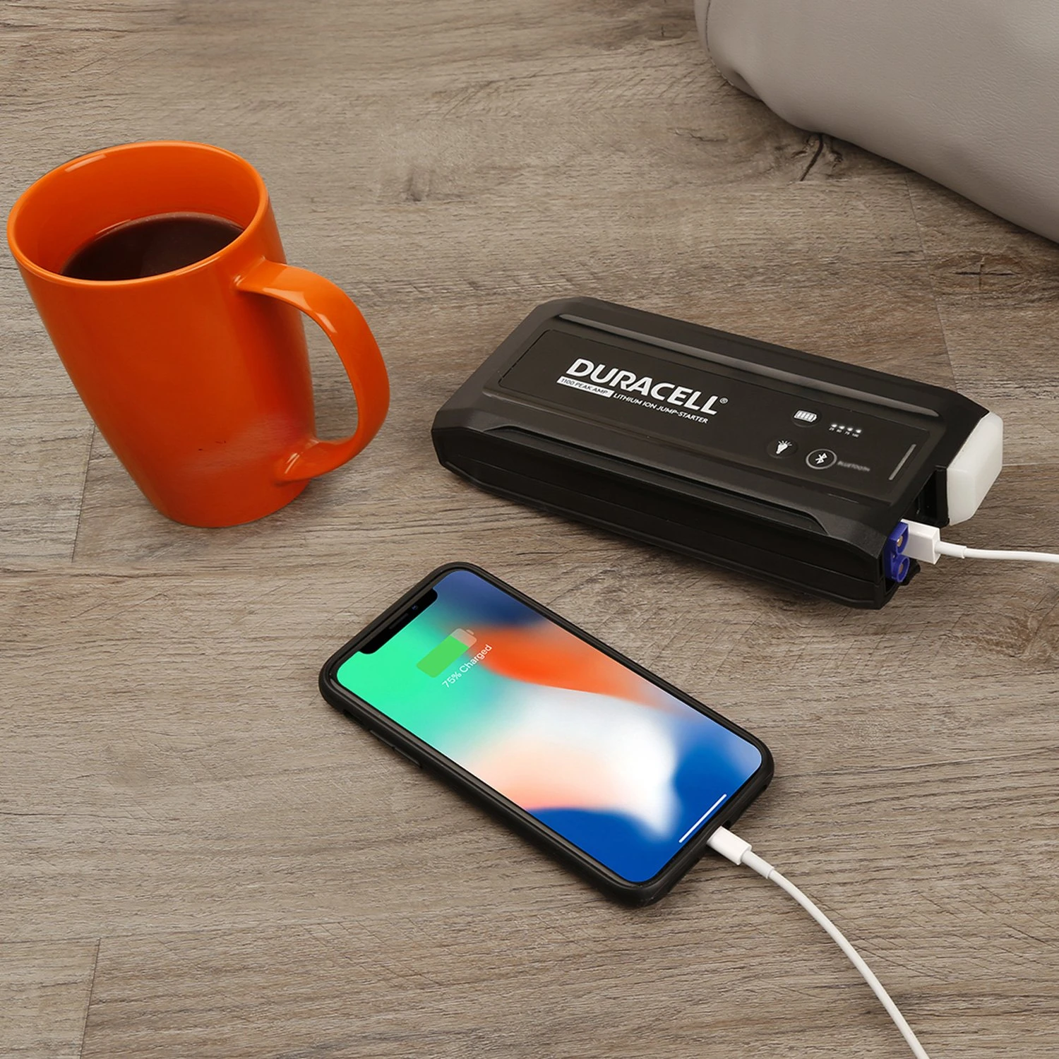 Duracell® - 12 V Compact Lithium Emergency Jump Starter With Bluetooth 7 Duracell® - 12 V Compact Lithium Emergency Jump Starter With Bluetooth - Image 7